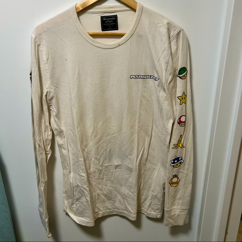 Abercrombie & Fitch Long Sleeve Creme Mario T-Shirt. Medium